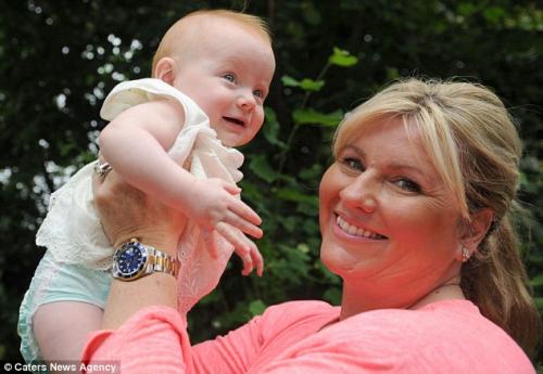 бебето со мајката