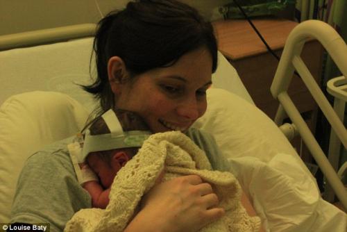 мајката и бебето во болница