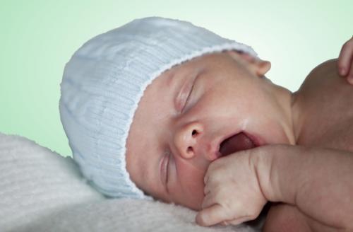 гладно бебе